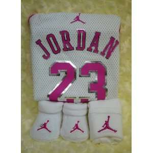  3 Piece Nike White and Pink Infant Set for 0 6 Months Baby 