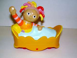 IN THE NIGHT GARDEN PUSH ALONG ROLLING FIGURE UPSY DAISY IN HER BED 