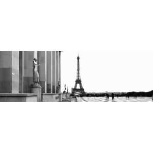  Statues at a Palace with a Tower, Eiffel Tower, Place Du 