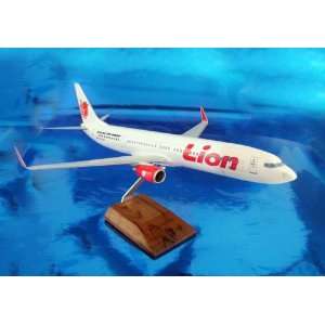  Skymarks Lion Air 737 900 1/100 W/WOOD Stand & Gear