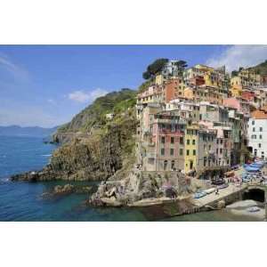  Riomaggiore. Villages on Coast of La Spezia   Peel and 