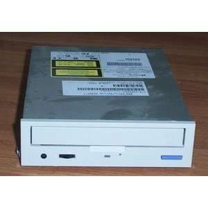  PLEXTOR 97H7796 32X SCSI CD ROM 68 PIN WHITE BEZEL 