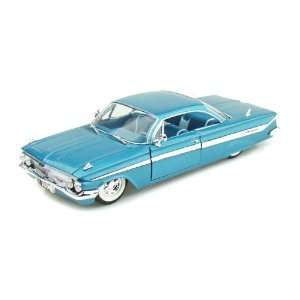  1961 Chevy Impala 1/24 Showroom Floor Chevy Blue Toys 