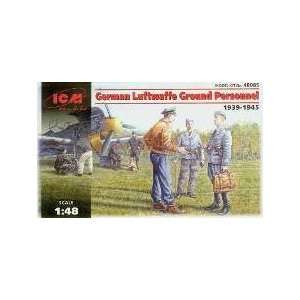   Luftwaffe Ground Personnel 1939 45 Kit (7 Figures) Toys & Games