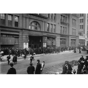 1908 photo Salvation Army dinner, crowd outside Grand Central Palace 