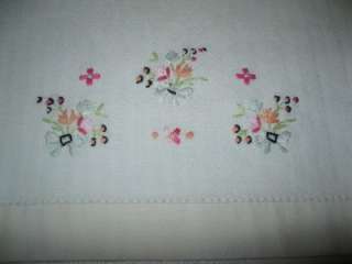 VINTAGE OFF WHITE COTTON EMBROIDERED TOWEL 18 1/2 X 13  