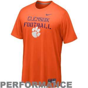   Bench Press Legend Performance T shirt   Orange (Large) Sports