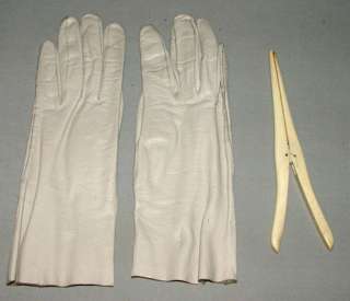   Antique 1920s Woman Leather Gloves With Bone Stretcher In Travel Case