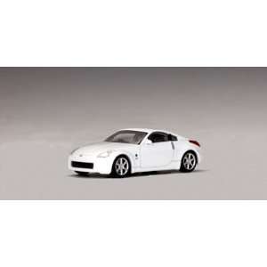    Replicarz A20283 Nissan Fairlady Z Coupe   White Toys & Games