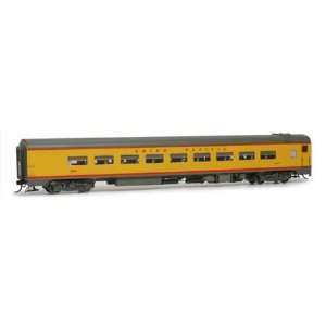    HO RTR 52 Seat Dayniter Coach, UP #5543 RPI105053 Toys & Games