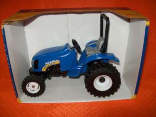 NEW  NEW HOLLAND 2035 BOOMER TOY TRACTOR 1/16  