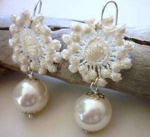 Victorian Cameo orecchini con perle e inserti di pizzo  