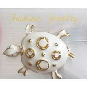  Fashion Jewelry Turtle Pin Brooch (Gold Tone & White 