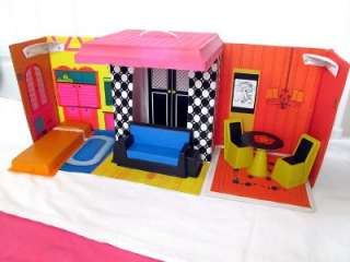   Barbie Family House & Furniture #1066 Vinyl 1960s Fold Up Neon  