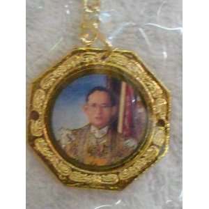   Thailand Gold Key Chain  His Majesty King Bhumibol Adulyadej Photo #01