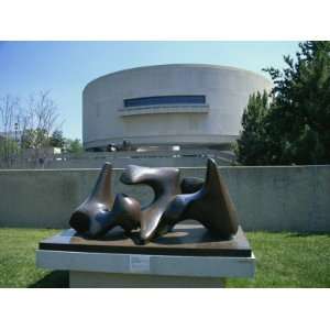 Henry Moore Sculpture and Hirshhorn Museum, Washington D.C., USA 