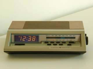 Vtg 1980s GE General Electric digital display alarm clock radio 7 