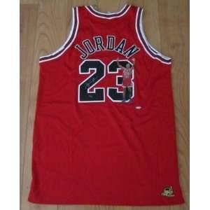  MICHAEL JORDAN Signed (Painted) Bulls Nike Authentic Jersey 