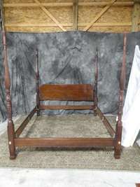   SOLID MAHOGANY SIGNED HENREDON KING SIZE RICE POSTER BED  